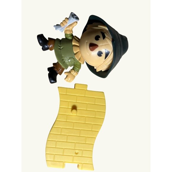 McDonald's Wizard Of Oz 75th Anniversary Scarecrow Figure With Yellow Brick Road - Picture 10 of 11